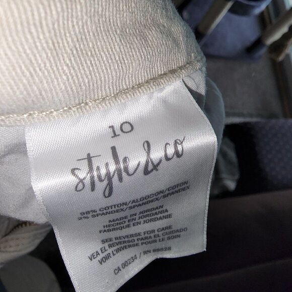 Style and Co Women's Cuffed Capri Pants - Picture 3 of 3